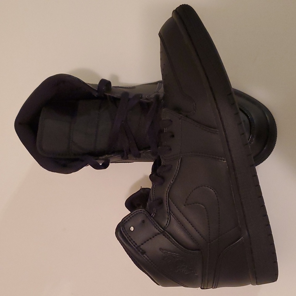 NIKE AIR JORDON 1 MID Men's black size 10.5